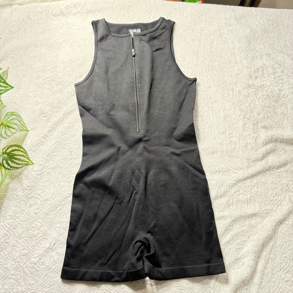 OQQ Black Ribbed Zip Front Sleeveless Romper Bodysuit Size M - Picture 2 of 8